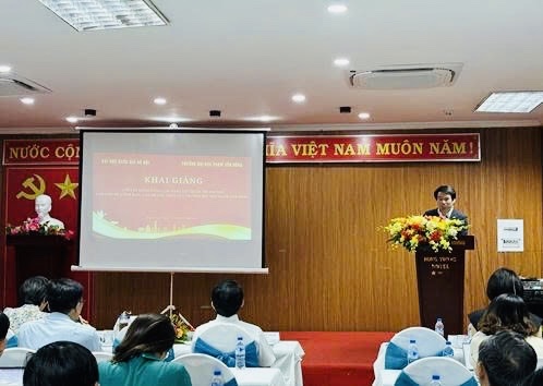 Khai giảng Khóa tập huấn “Nâng cao năng lực quản trị đại học cho cán bộ lãnh đạo, cán bộ chủ chốt của Trường Đại học Phạm Văn Đồng - tỉnh Quảng Ngãi”